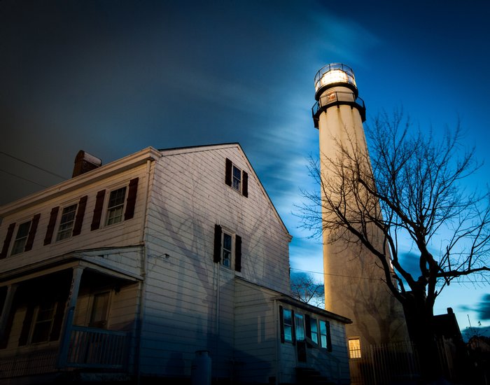 Click to view full screen - Fenwick Lighthouse
